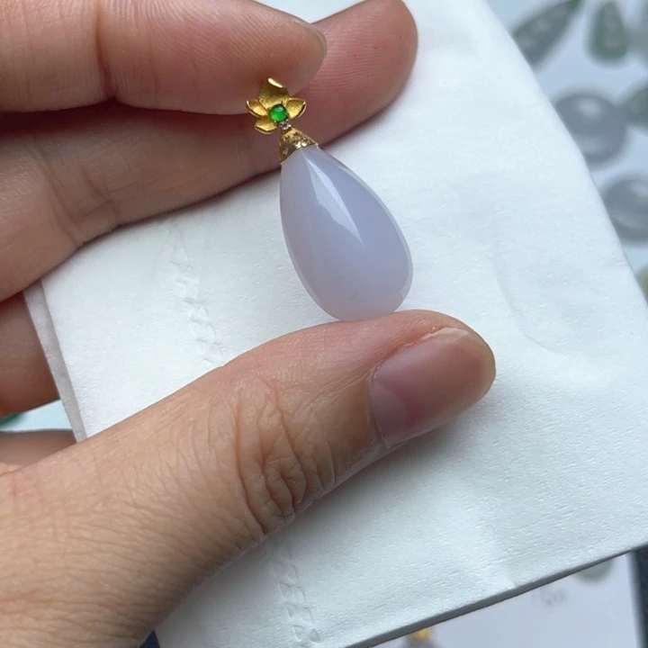 翡翠18K金镶嵌颈饰水滴