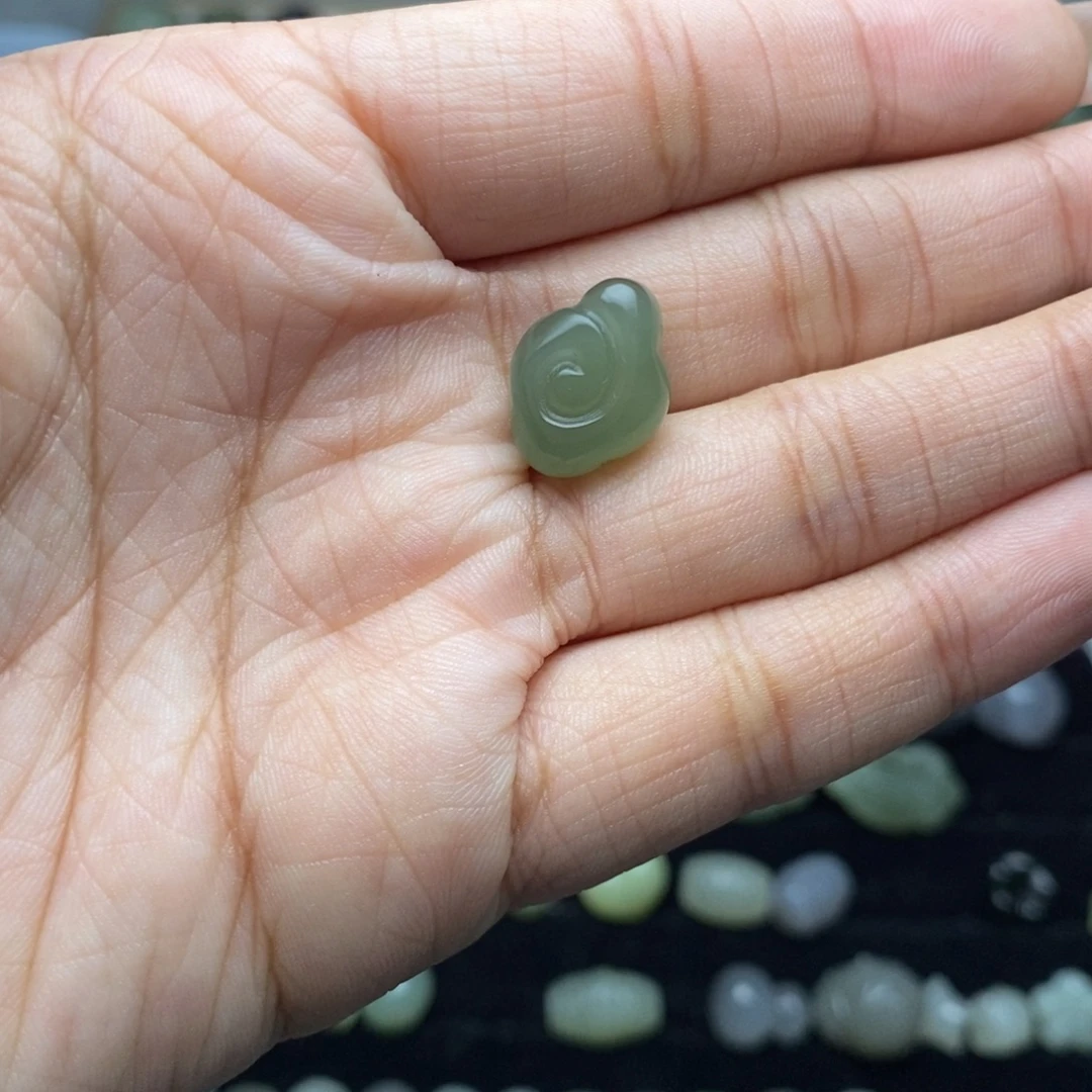 吧***轰和田玉未镶嵌颈饰