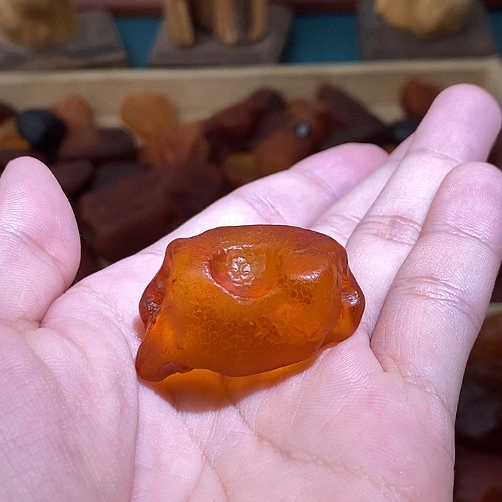 裸石琥珀未镶嵌金胶蜜