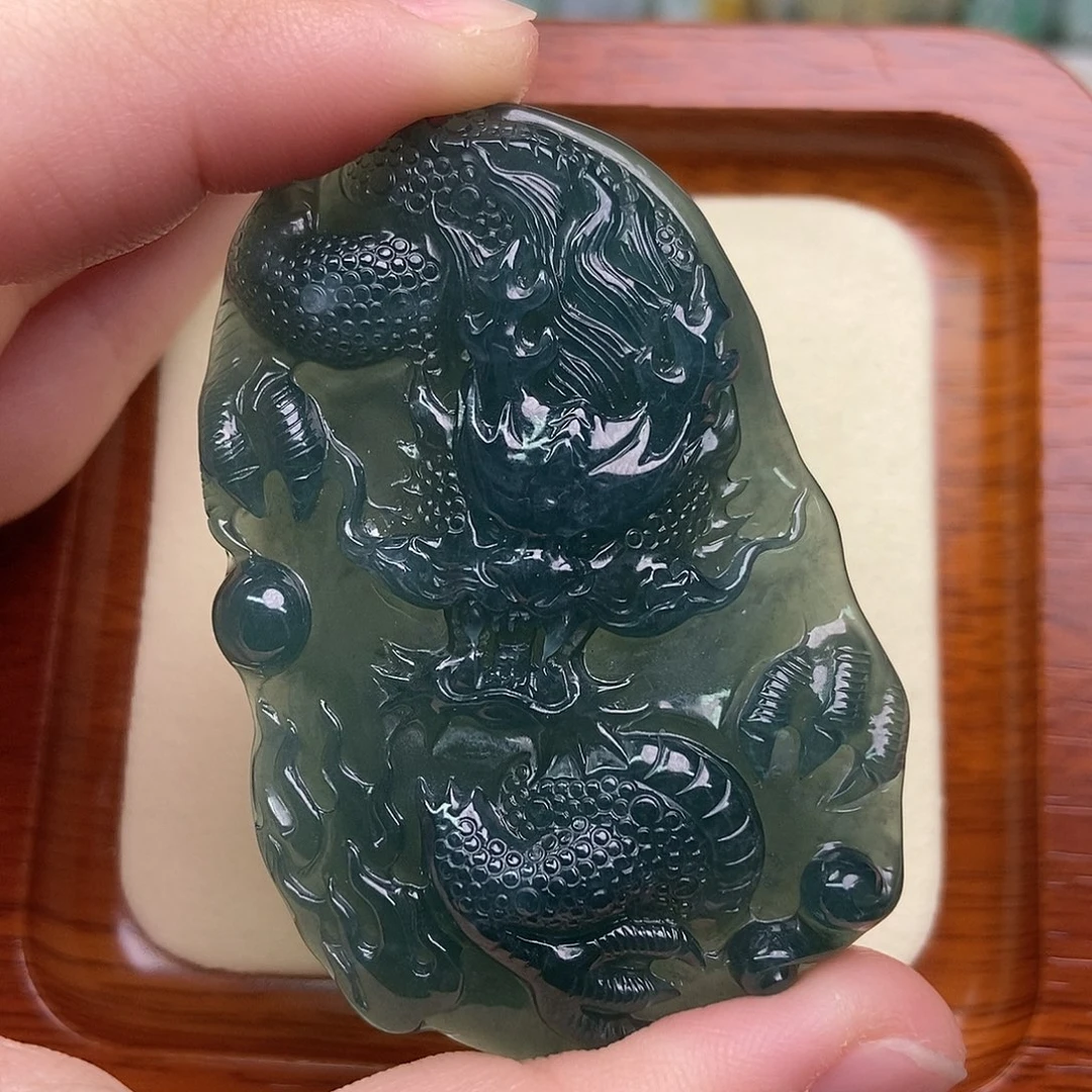 翡翠未镶嵌吊坠(赠链)