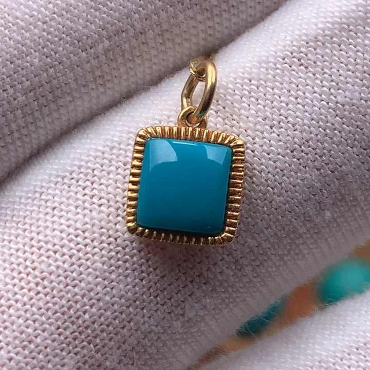 绿松石车挂18K金镶嵌