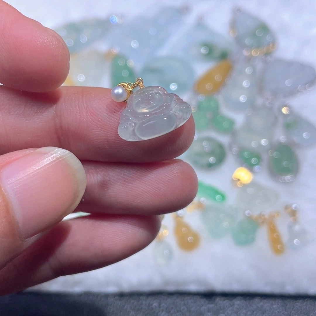 翡翠18K金镶嵌颈饰翡翠