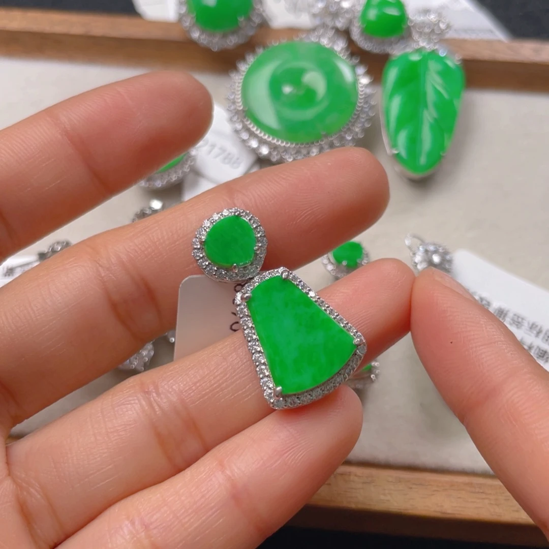 翡翠颈饰银S925镶嵌翡翠