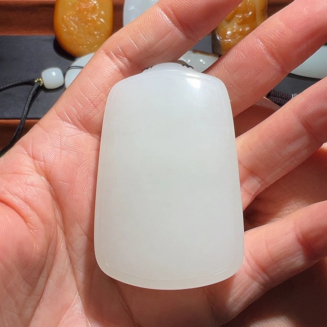 小***鱼和田玉未镶嵌颈饰