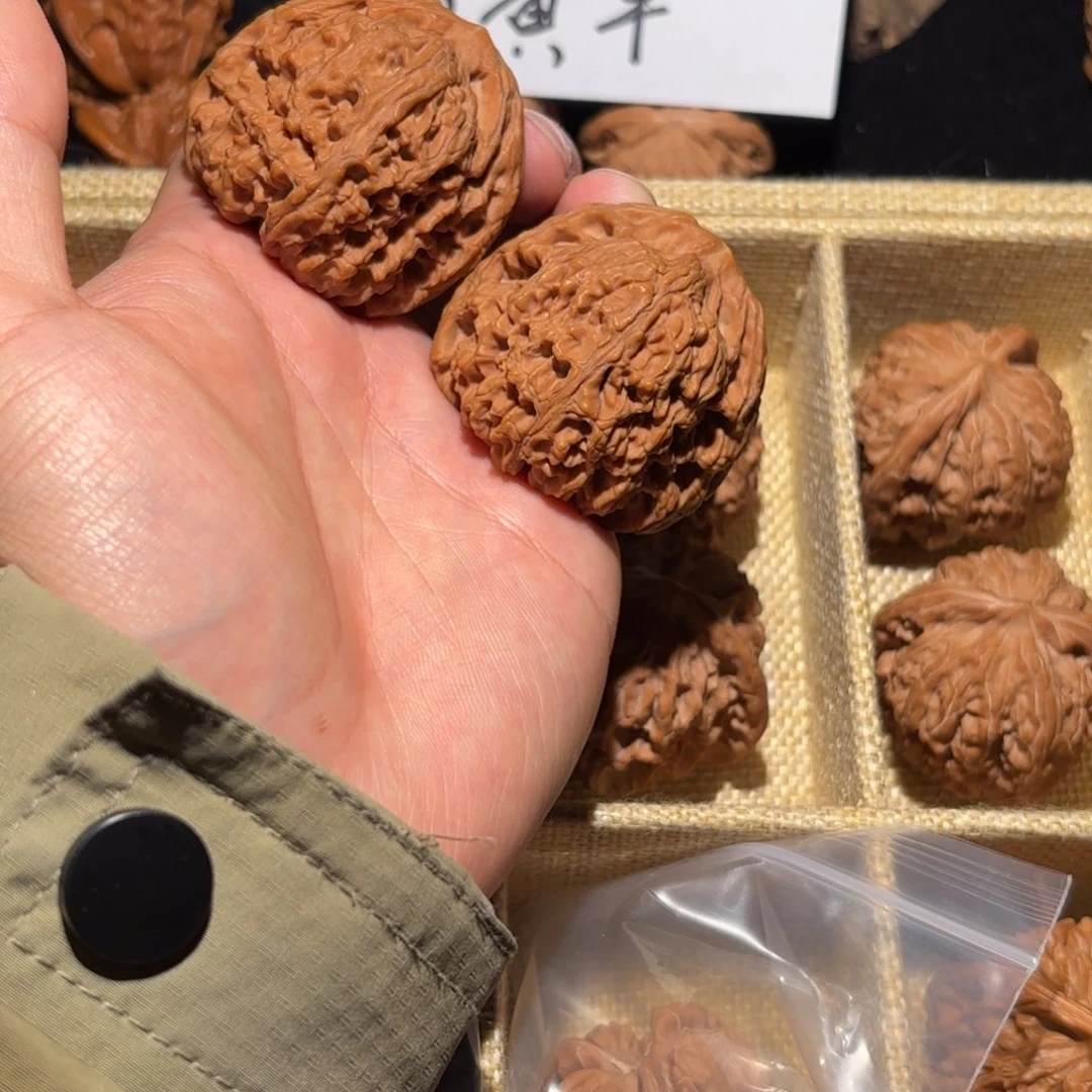 文玩核桃吊坠43红皮南疆石