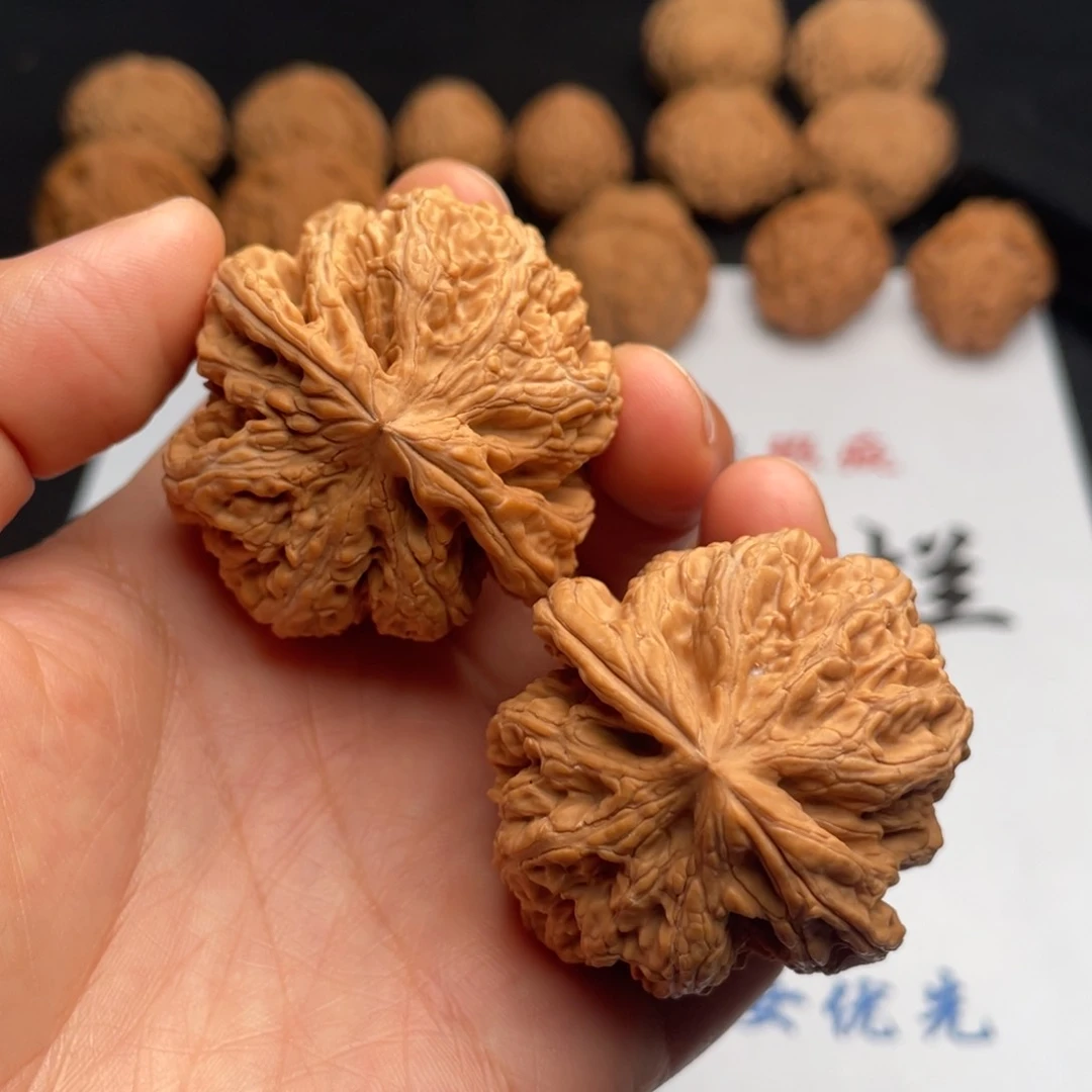 文玩核桃吊坠465。43粗筋