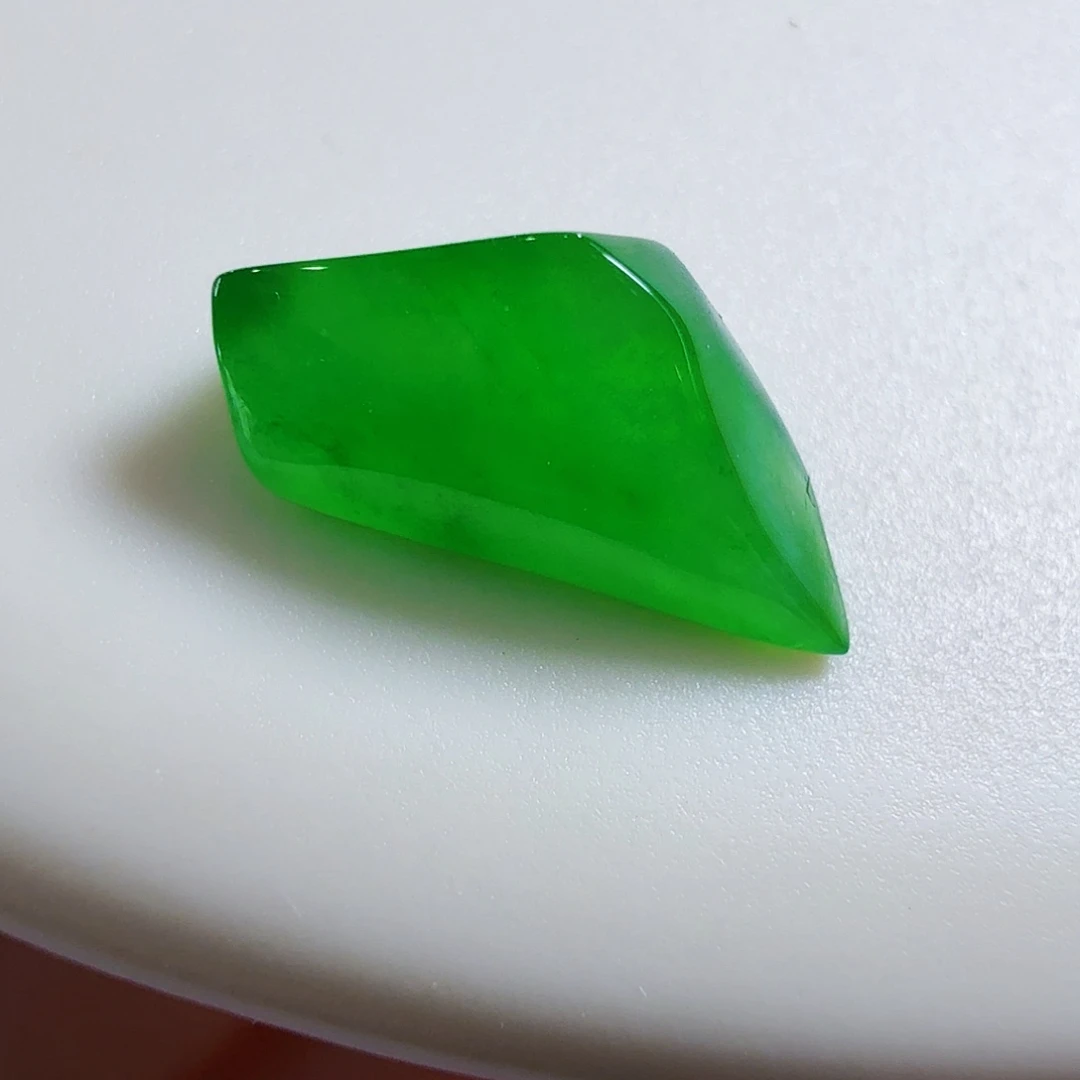 翡翠未镶嵌颈饰随行