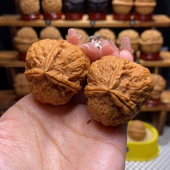 文玩核桃吊坠铁锤三棱11