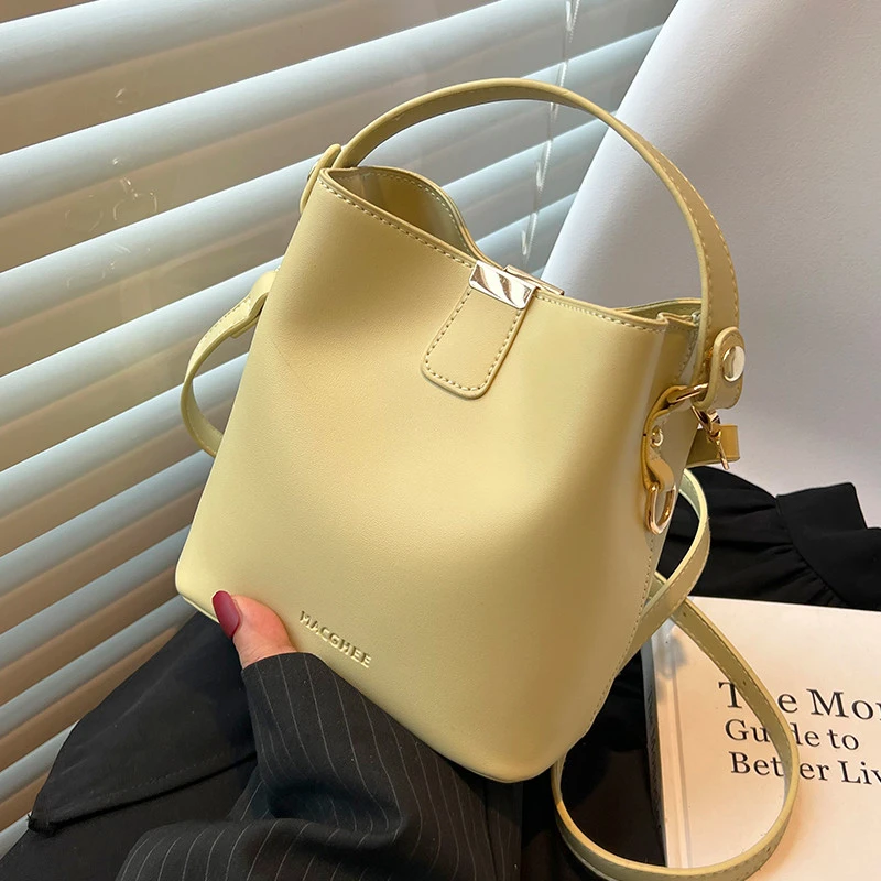 今年流行包包2025新款高级感单肩包上班手拎包夏季百搭斜挎水桶包