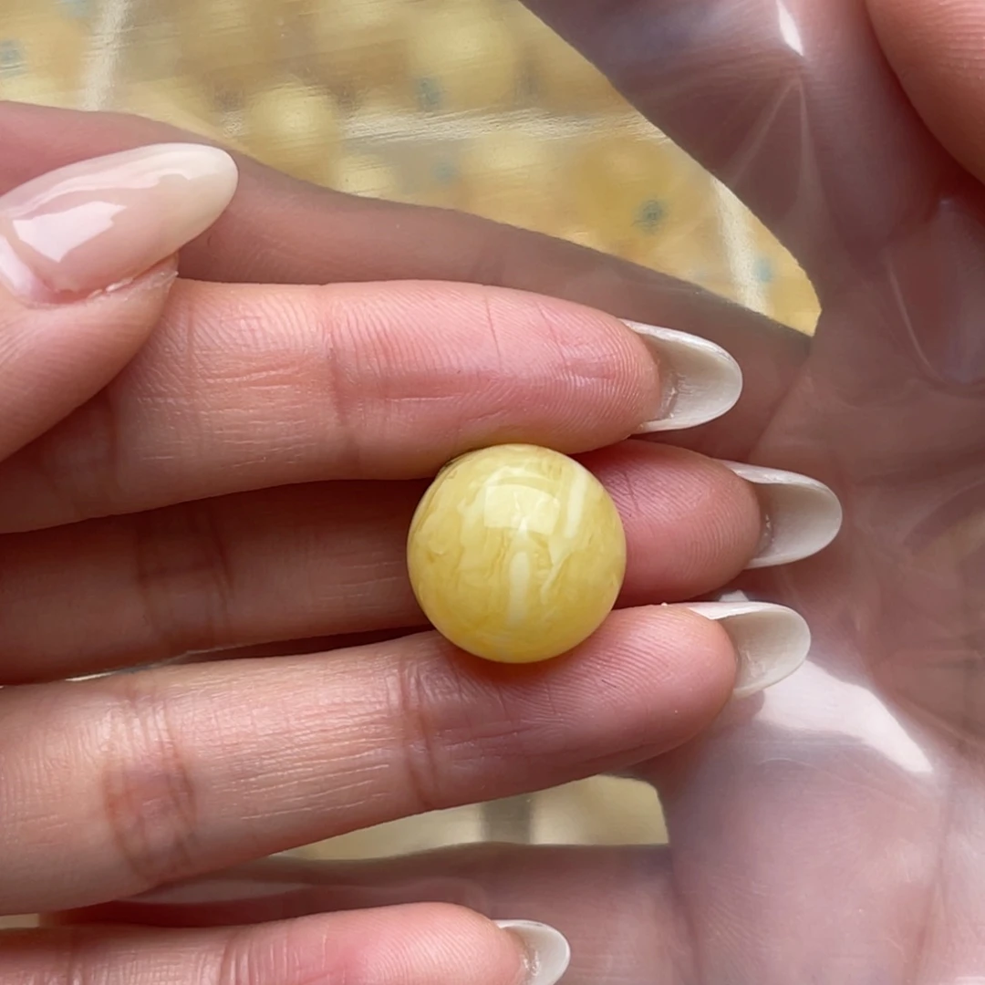 未镶嵌琥珀裸石悬****石蜜蜡圆珠 思思