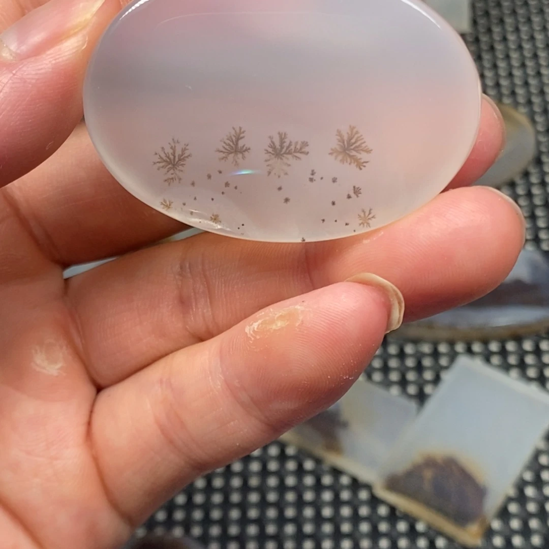 赵***.玛瑙/玉髓颈饰未镶嵌