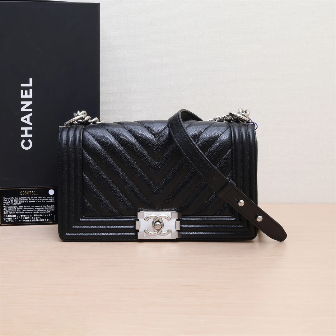 95新 Chanel/香奈儿 小花Jerry活动Leboy 中号 黑色 银扣 29开