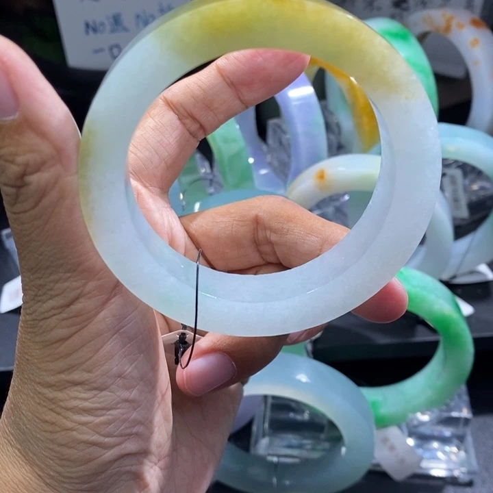 定制翡翠未镶嵌翡翠手镯