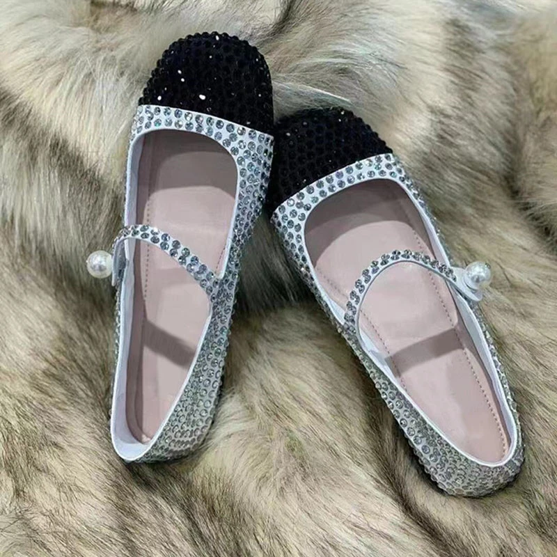 miu早春新款玛丽珍水钻黑白拼色浅口平底真皮女鞋一字带珍珠单鞋