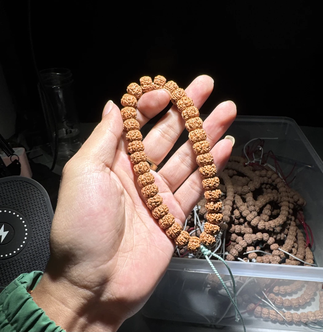 大、小金刚菩提、新月、核桃随机发。