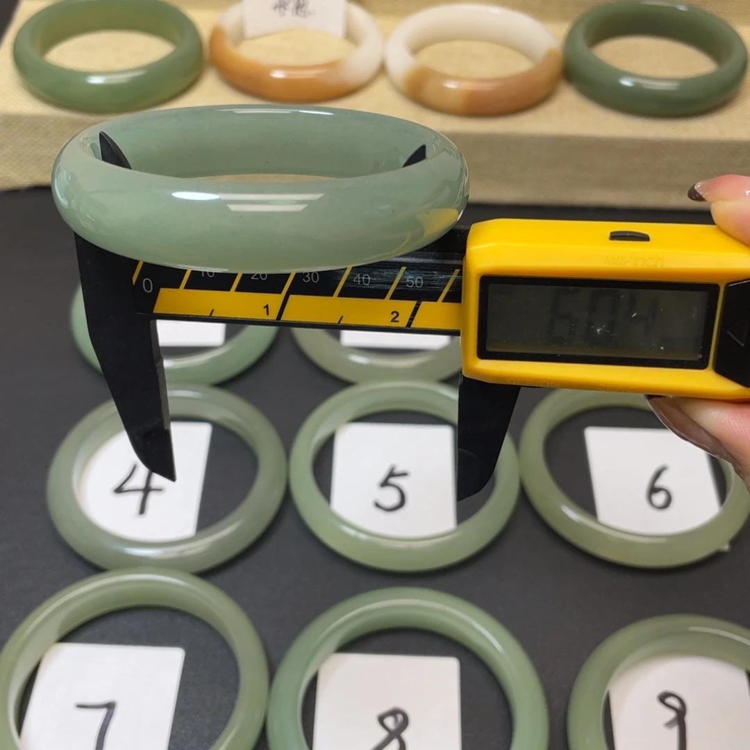 东陵石未镶嵌手镯