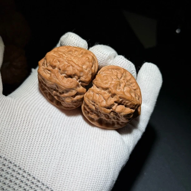 701三角桩分量很足的金蟾蛤蟆头文玩核桃实物图尺寸边40肚43高36
