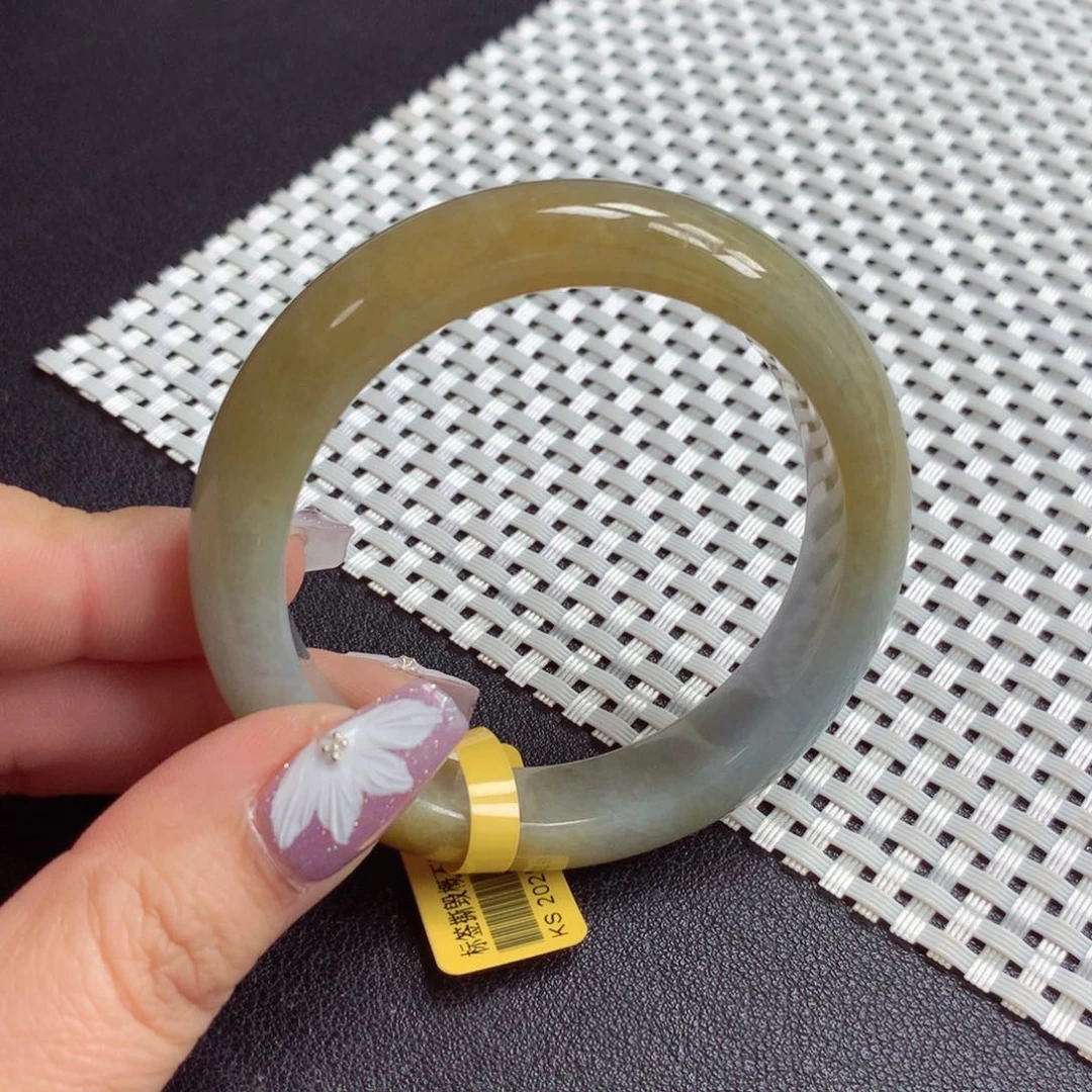 翡翠手镯未镶嵌缅甸