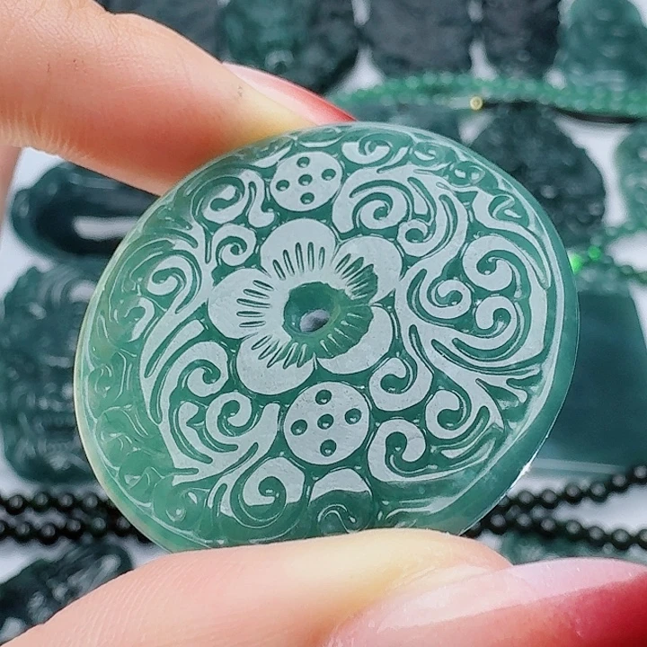 颈饰未镶嵌翡翠天然的A货翡翠多样性发其一