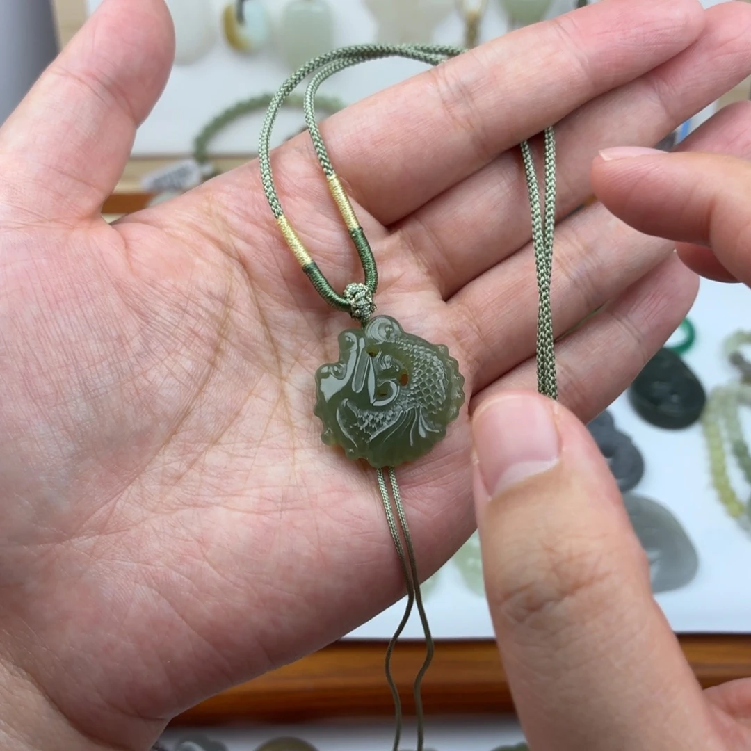 和田玉未镶嵌颈饰微瑕