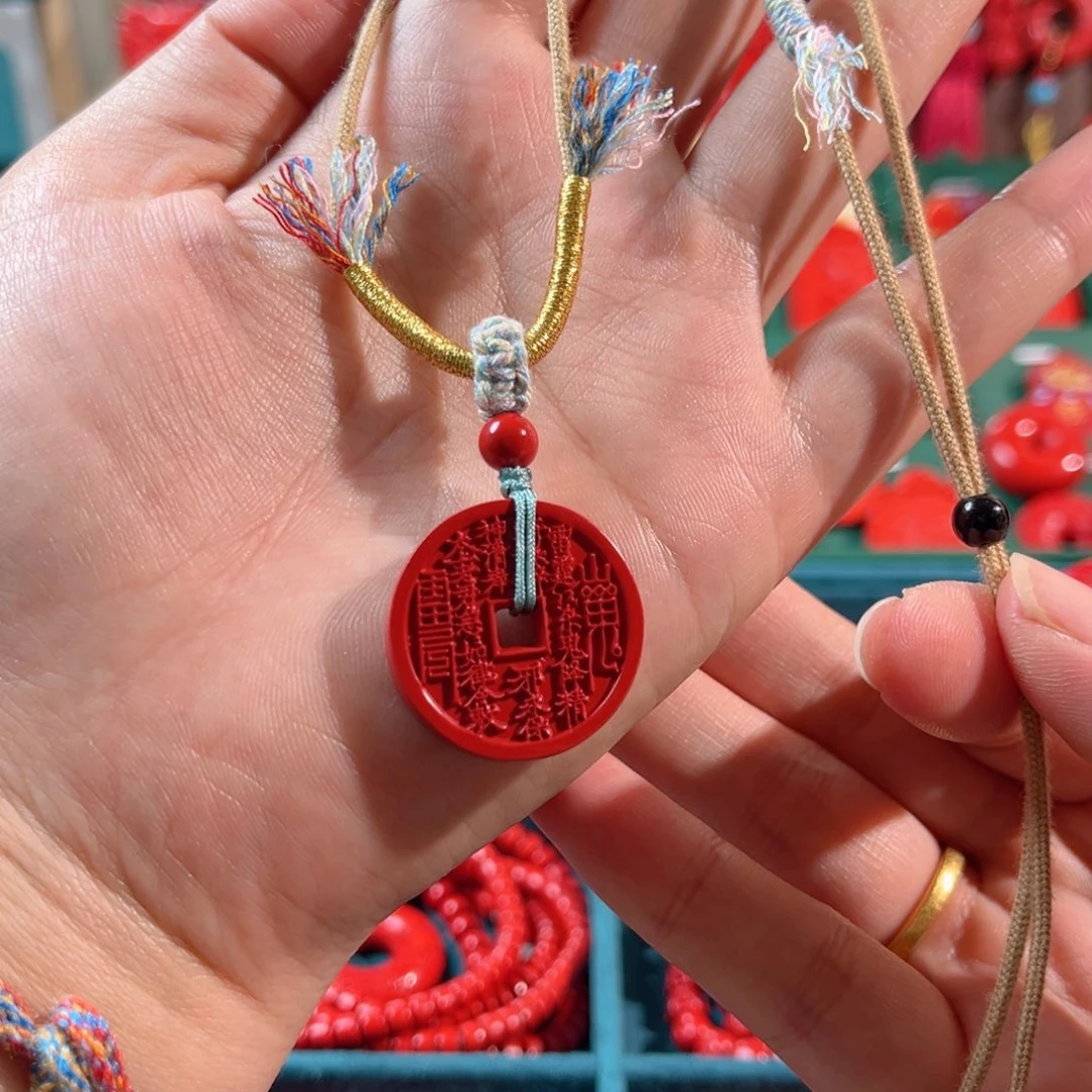 天然辰砂含辰砂工艺品山鬼藏式吊坠