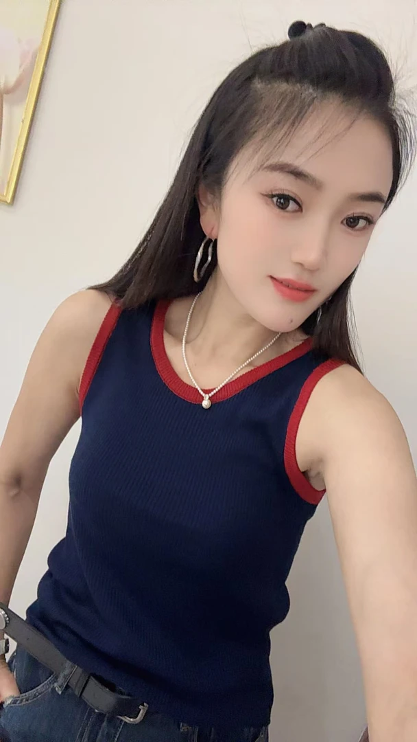 红衣俏家拼色背心