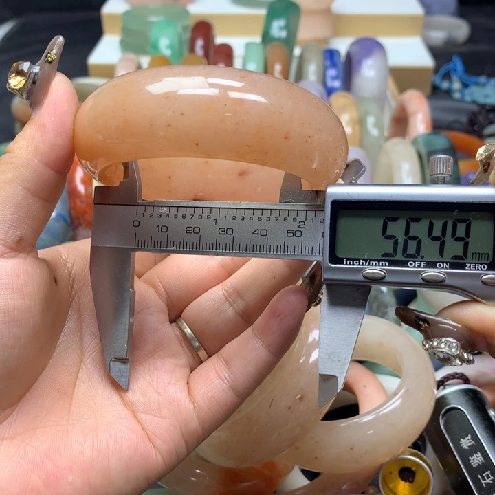 未镶嵌手镯石英质玉