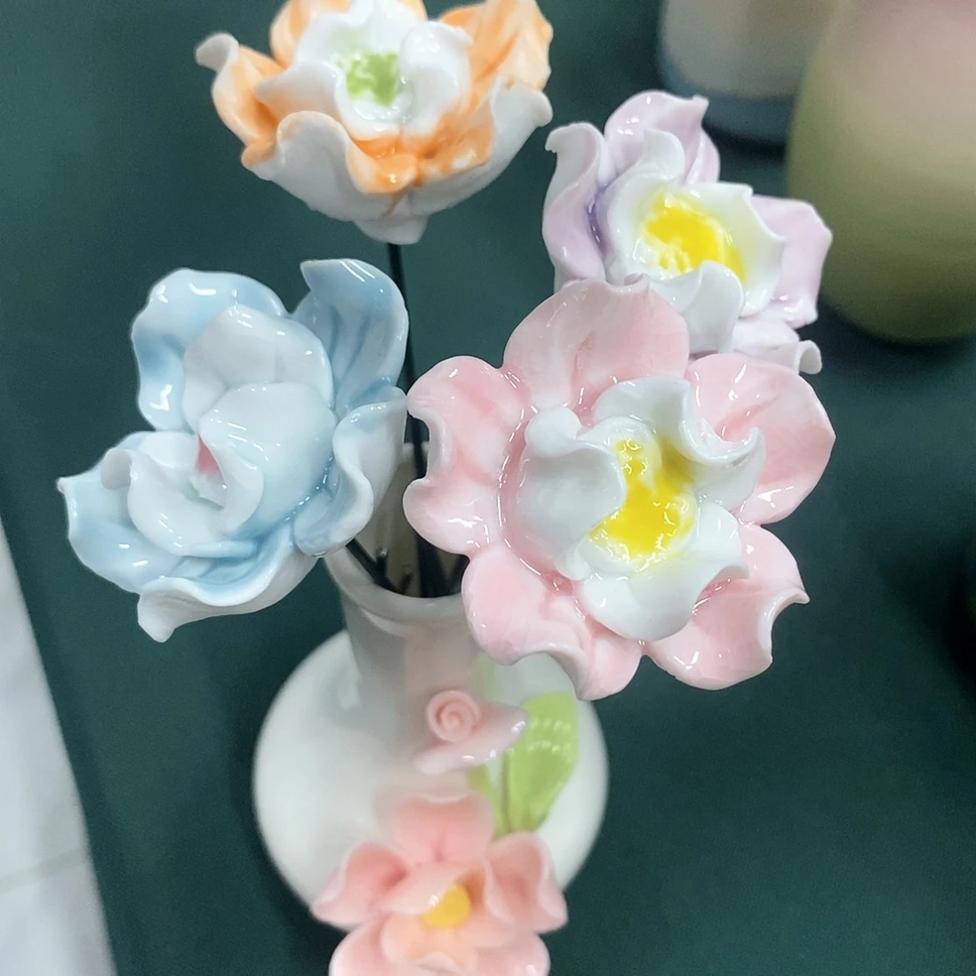 手工制作工艺品四朵花带花瓶