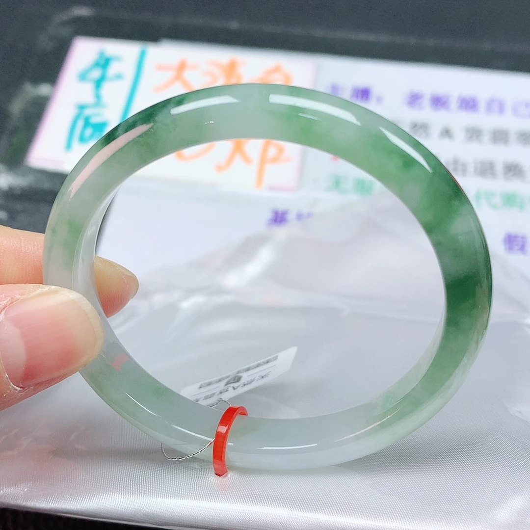 翡翠手镯未镶嵌54贵