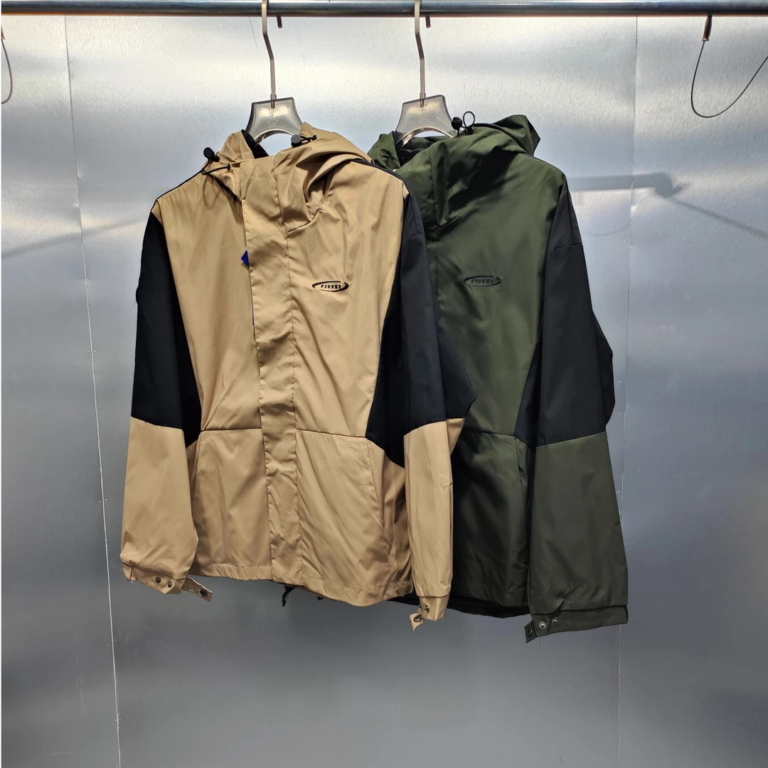 E03-11468-FIS春秋季拼色设计正面小刺绣印花连帽外套冲锋衣