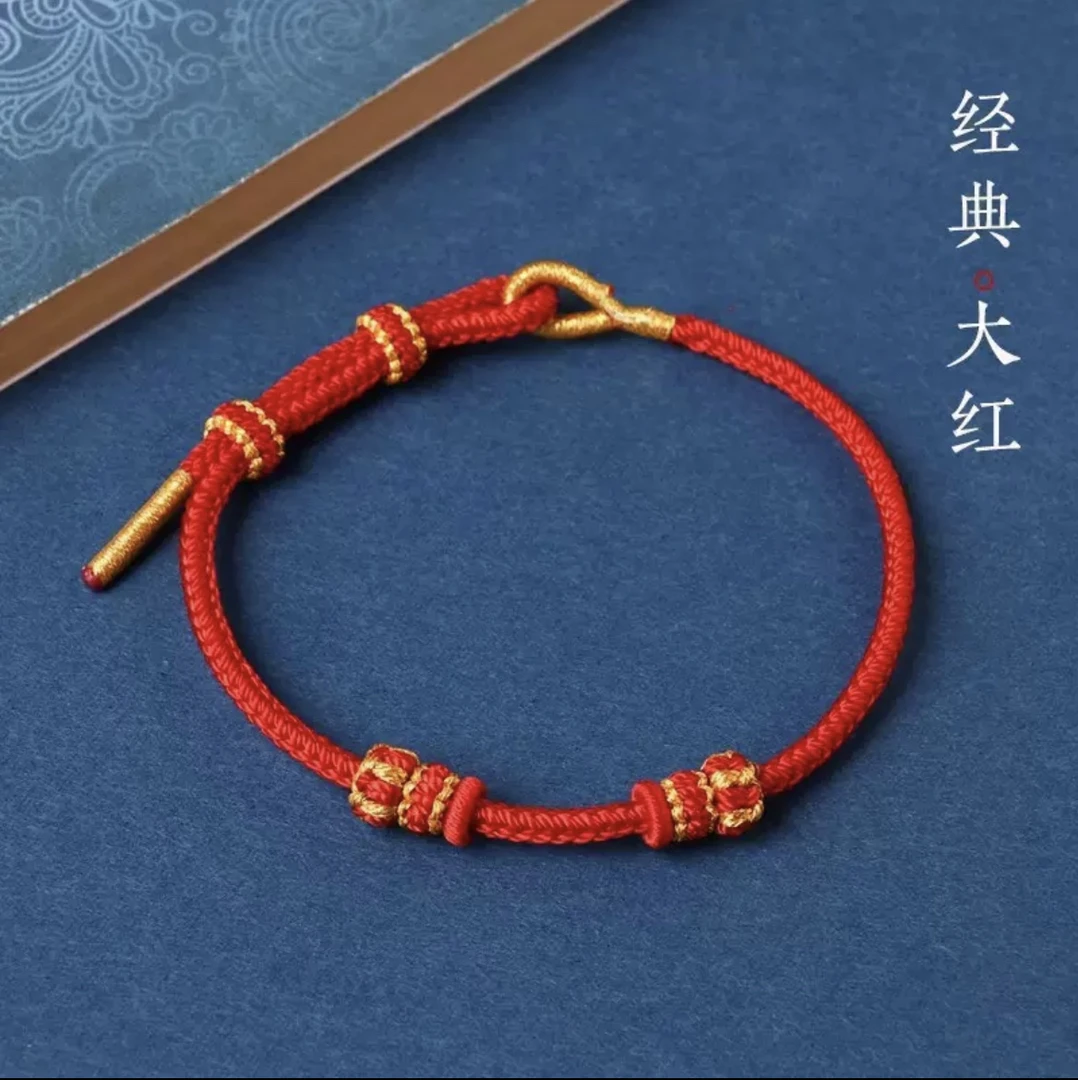 大福同款手绳经典百搭，可自己穿黄金配饰，手围尺寸可调节