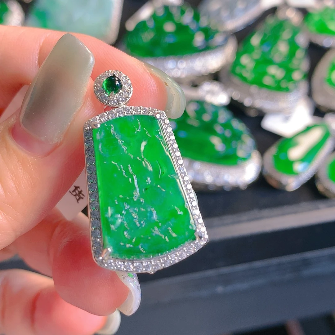 翡翠颈饰未镶嵌翡翠