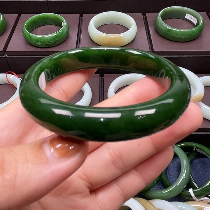 和田玉未镶嵌手镯