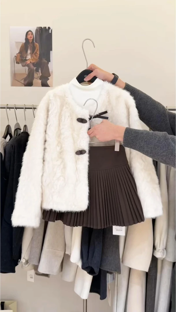 秋冬新款韩系气质贵系感一整套圆领长袖皮毛一体毛毛外套百褶裙女