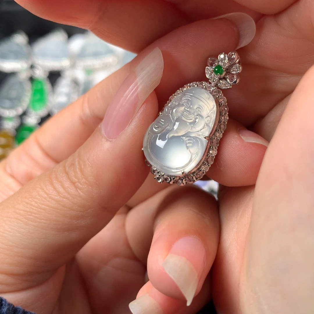 颈饰18K金镶嵌翡翠冰玻财财