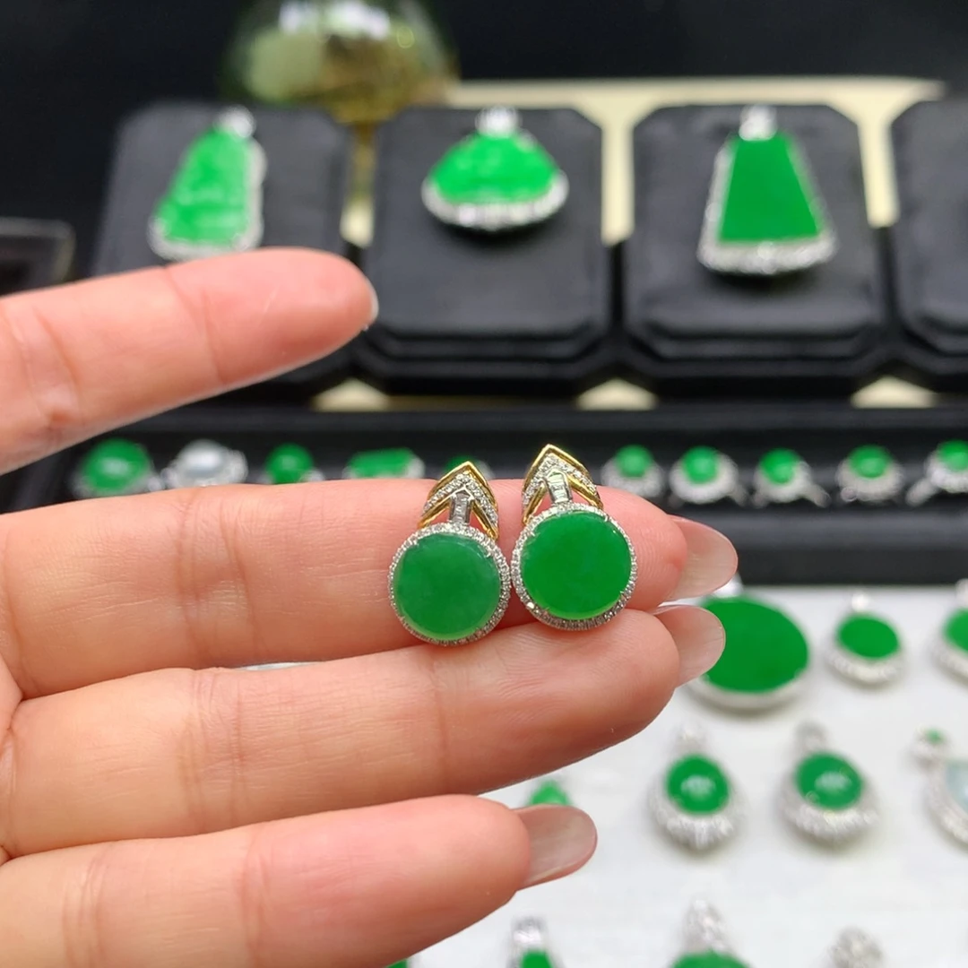 翡翠吊坠(不含链)18K金镶嵌于*