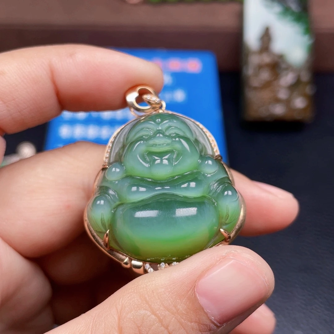颈饰18K金镶嵌和田玉
