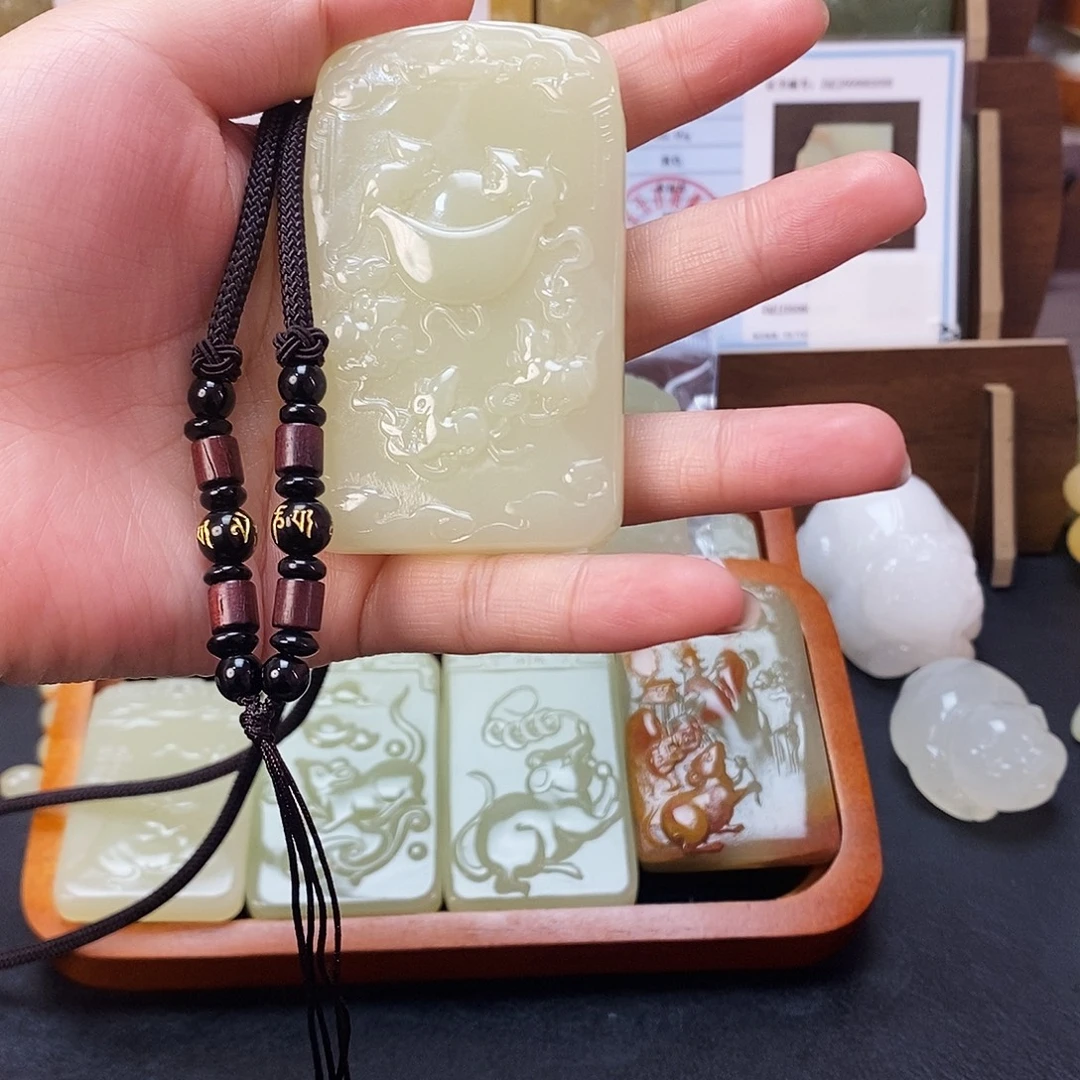 新疆昆仑山料方解石玉