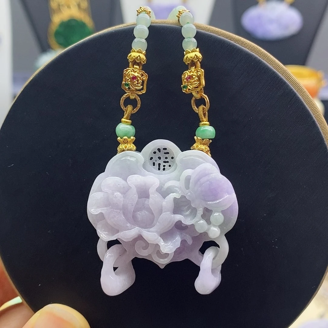 翡翠未镶嵌吊坠(赠链)