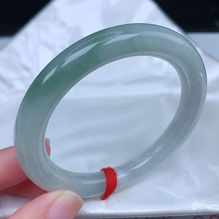 未镶嵌手镯（圆镯）翡翠天然