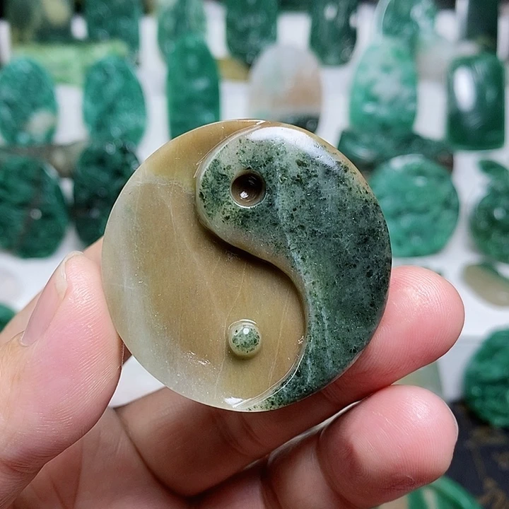 未镶嵌独山玉颈饰