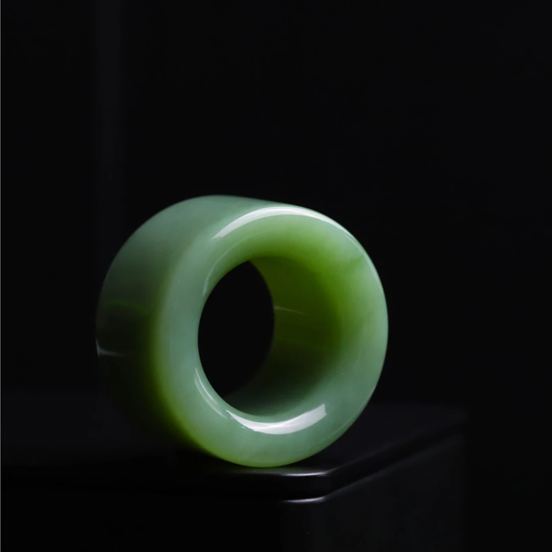 台前幕后出品 精品和田玉 粉青扳指 外径35宽22.5厚7.5内径21