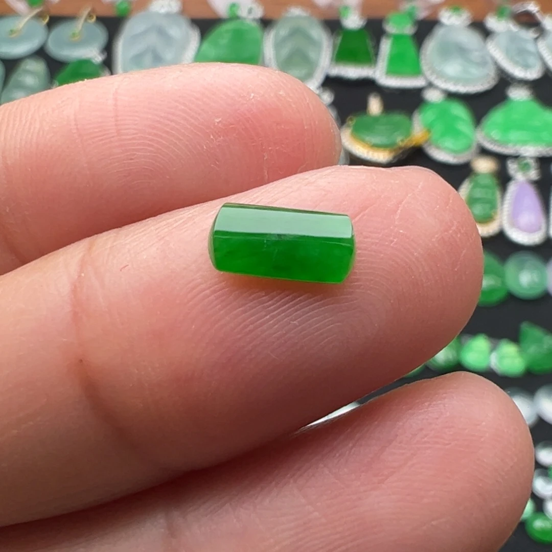 翡翠颈饰未镶嵌马鞍7.9