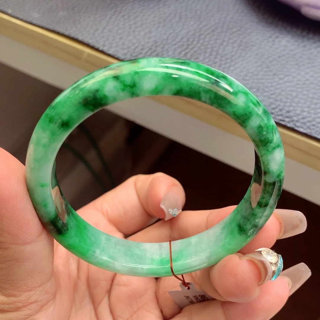 翡翠手镯未镶嵌缅甸