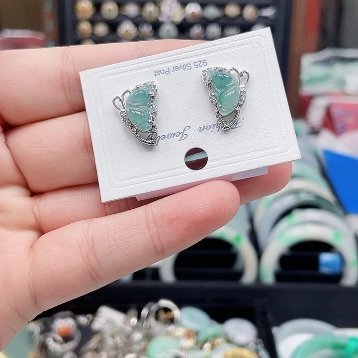 翡翠手镯未镶嵌翡翠