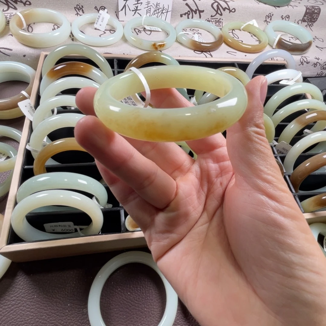 和田玉未镶嵌手镯