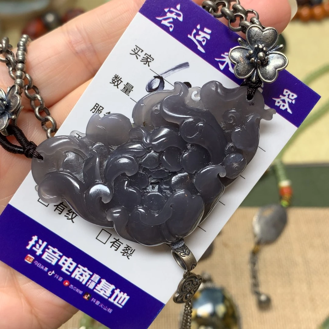 庆***川和田玉未镶嵌颈饰