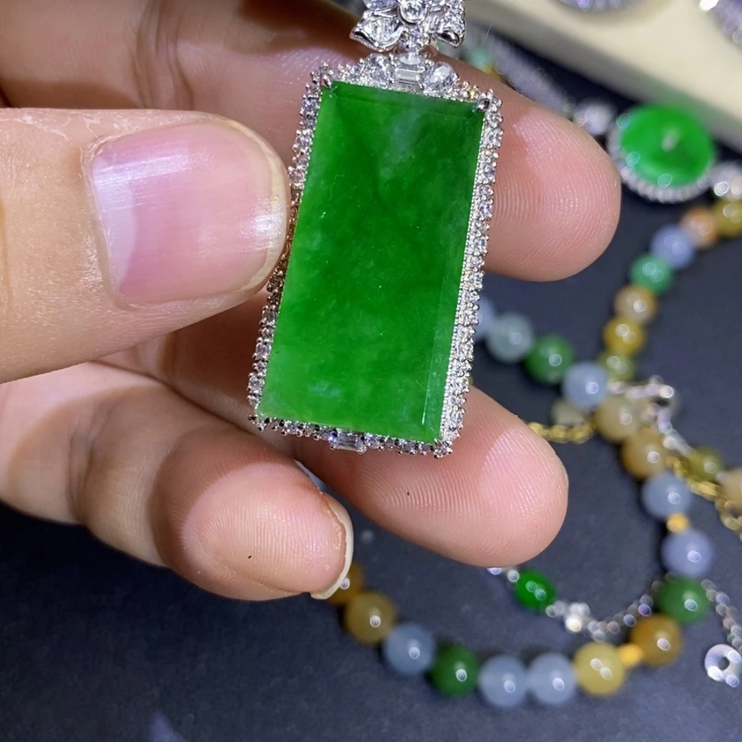 翡翠18K金镶嵌项链缅甸翡翠
