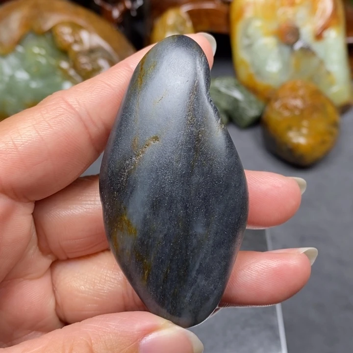 和田玉未镶嵌把件