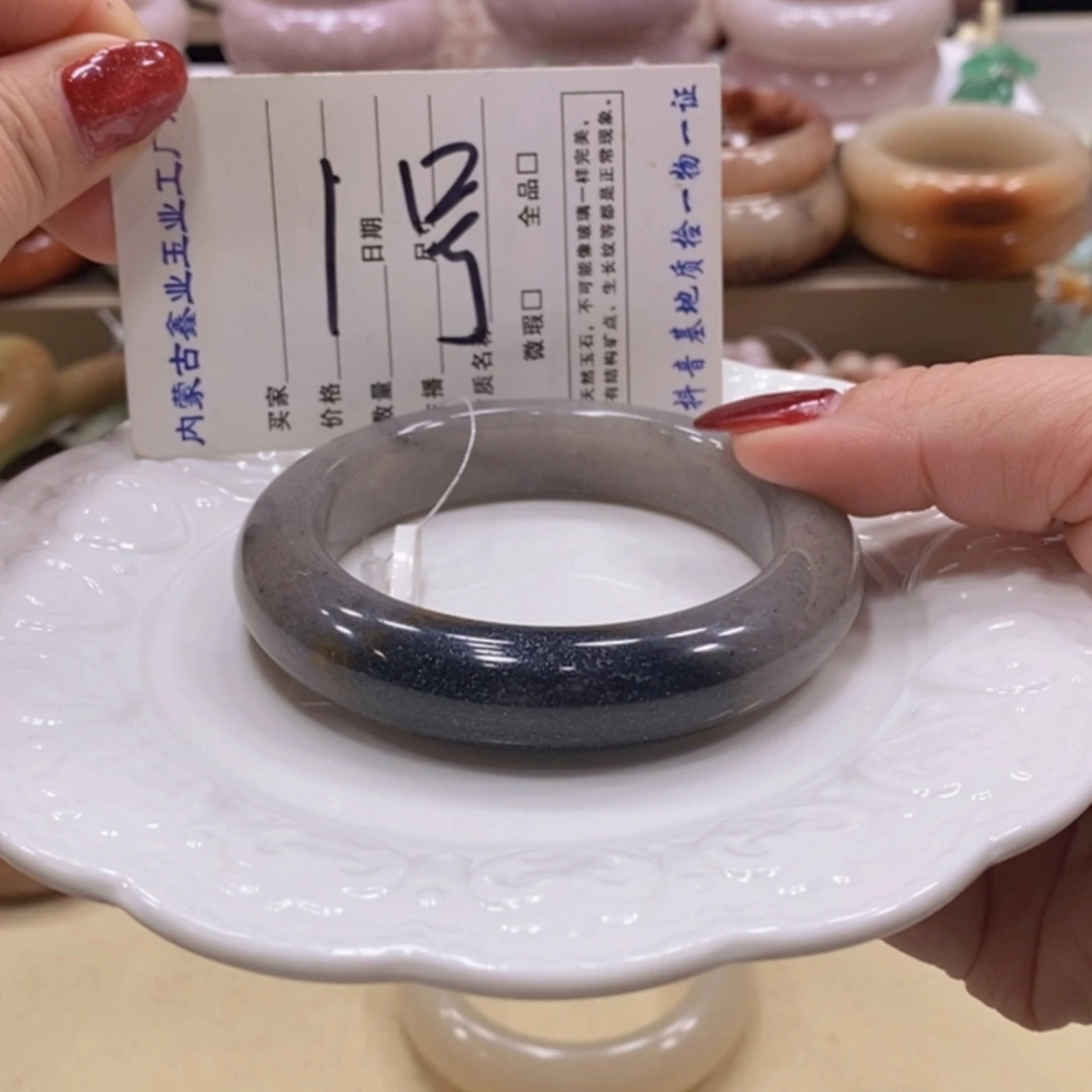 【闪购商品】未镶嵌手镯石英质玉